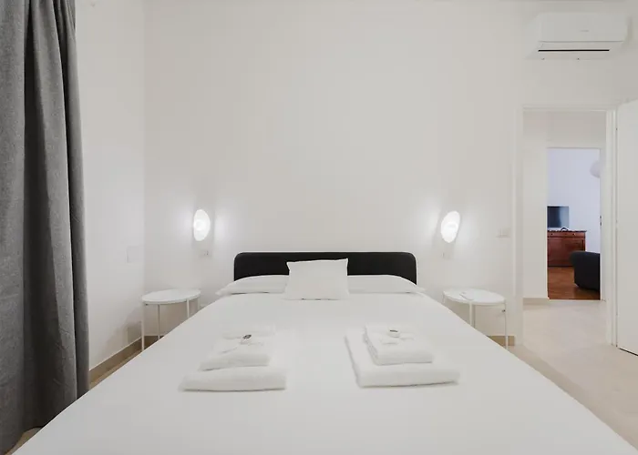Savorelli 2 Bedroom - Private Parking - A 10 Minuti Dalle Metro A Apartamento *