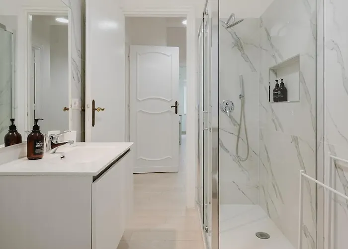 Savorelli 2 Bedroom - Private Parking - A 10 Minuti Dalle Metro A Apartamento *
